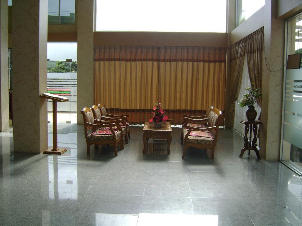 Royal Boss Hotel Rangoon Eksteriør billede